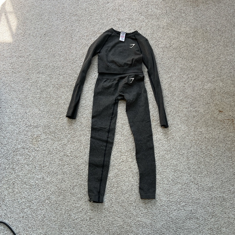 Gymshark Black Seamless Women’s two-piece Leggings and Top with Subtle Logo
